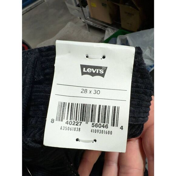 NWT Levi's Black Corduroy High Waisted High Rise Tapered Leg Mom Jeans Size 28x3 - Picture 6 of 8